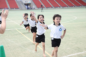 運動会予行　　年長組　バルーン