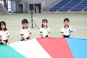 運動会予行　　年長組　バルーン