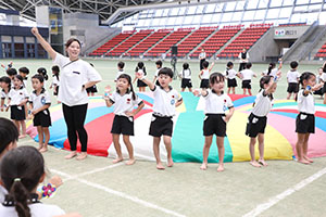 運動会予行　　年長組　バルーン
