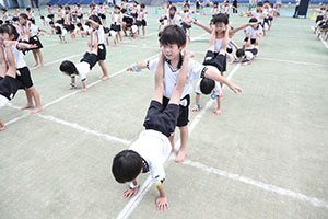 運動会予行　　年長組　組体操