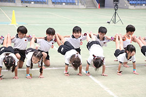 運動会予行　　年長組　組体操