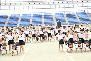 運動会予行　　年長組　組体操
