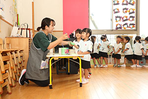 どんぐりの木の制作　ことり