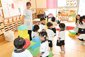 大きなブロックで遊びました　りす