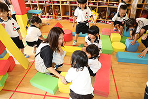 大きなブロックで遊びました　りす