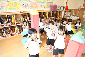 大きなブロックで遊びました　りす