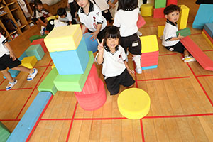 大きなブロックで遊びました　りす