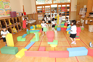 大きなブロックで遊びました　りす