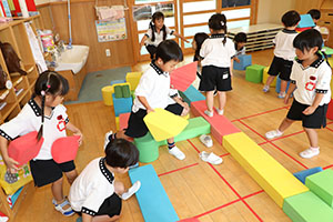 大きなブロックで遊びました　りす