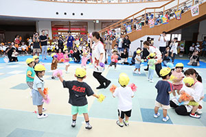 2歳児クラス運動会　ーリズムー　ひよこ・あひる・ぺんぎん