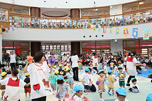 2歳児クラス運動会　ーリズムー　ひよこ・あひる・ぺんぎん