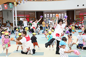 2歳児クラス運動会　ーリズムー　ひよこ・あひる・ぺんぎん