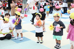 2歳児クラス運動会　ーリズムー　ひよこ・あひる・ぺんぎん