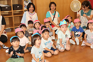 9月生まれのお誕生会　ー絵本の読み聞かせー　2歳児クラス