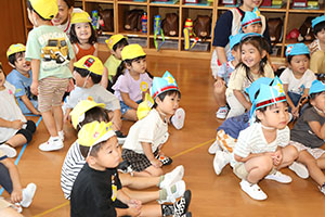 9月生まれのお誕生会　ー絵本の読み聞かせー　2歳児クラス