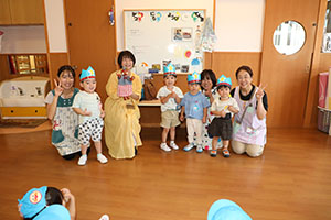 9月生まれのお誕生会　ー絵本の読み聞かせー　2歳児クラス