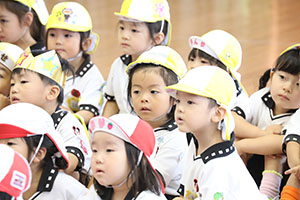 9月生まれのお誕生会　ー絵本の読み聞かせー　年少