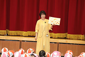 9月生まれのお誕生会　ー絵本の読み聞かせー　年少