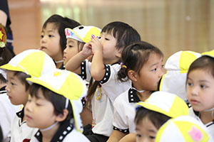 9月生まれのお誕生会　ー絵本の読み聞かせー　年少