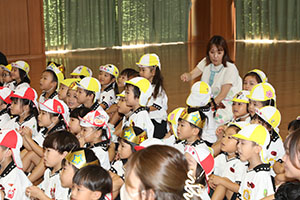 9月生まれのお誕生会　ー絵本の読み聞かせー　年少