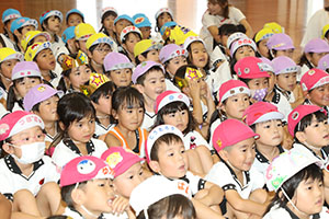 9月生まれのお誕生会　ー絵本の読み聞かせー　年中