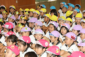 9月生まれのお誕生会　ー絵本の読み聞かせー　年中