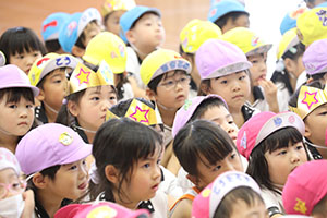 9月生まれのお誕生会　ー絵本の読み聞かせー　年中