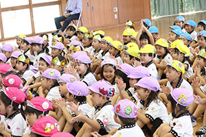 9月生まれのお誕生会　ー絵本の読み聞かせー　年中