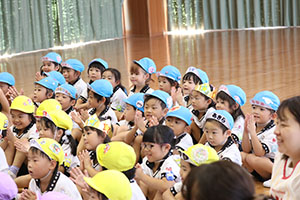 9月生まれのお誕生会　ー絵本の読み聞かせー　年中