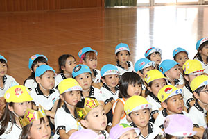 9月生まれのお誕生会　ー絵本の読み聞かせー　年中