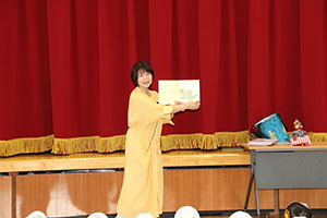 9月生まれのお誕生会　ー絵本の読み聞かせー　年中