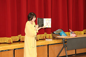 9月生まれのお誕生会　ー絵本の読み聞かせー　年長