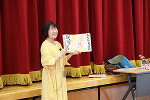 9月生まれのお誕生会　ー絵本の読み聞かせー　年長