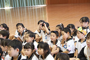 9月生まれのお誕生会　ー絵本の読み聞かせー　年長