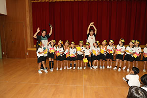 9月生まれのお誕生会　ー絵本の読み聞かせー　年長