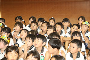 9月生まれのお誕生会　ー絵本の読み聞かせー　年長