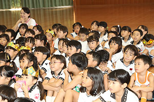 9月生まれのお誕生会　ー絵本の読み聞かせー　年長