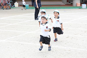 運動会　かけっこの活動　年少