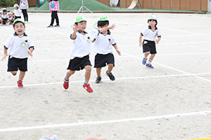 運動会　かけっこの活動　年少