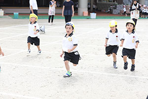 運動会　かけっこの活動　年少