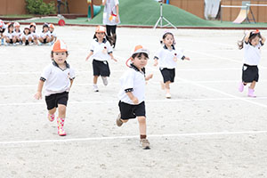 運動会　かけっこの活動　年少