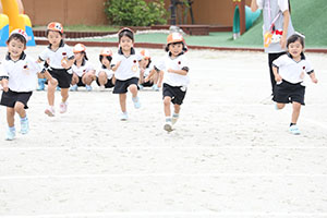 運動会　かけっこの活動　年少
