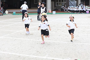 運動会　かけっこの活動　年少