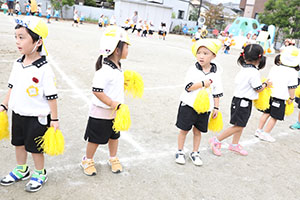運動会　リズム活動　年少