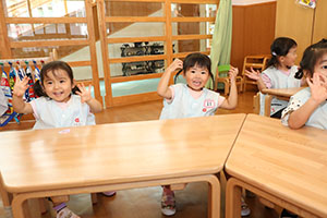 朝の会の様子　ひよこ・あひる・ぺんぎん