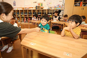 朝の会の様子　ひよこ・あひる・ぺんぎん