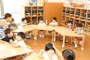 朝の会の様子　ひよこ・あひる・ぺんぎん