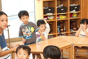 朝の会の様子　ひよこ・あひる・ぺんぎん