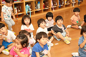 朝の会の様子　ひよこ・あひる・ぺんぎん