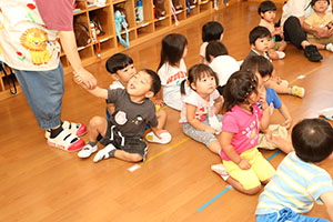朝の会の様子　ひよこ・あひる・ぺんぎん